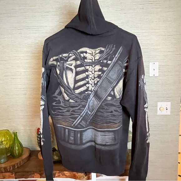 Pirates of the Caribbean Sweatshirt Mens M Full Zip Skeleton Bones Disney Parks - Picture 2 of 10